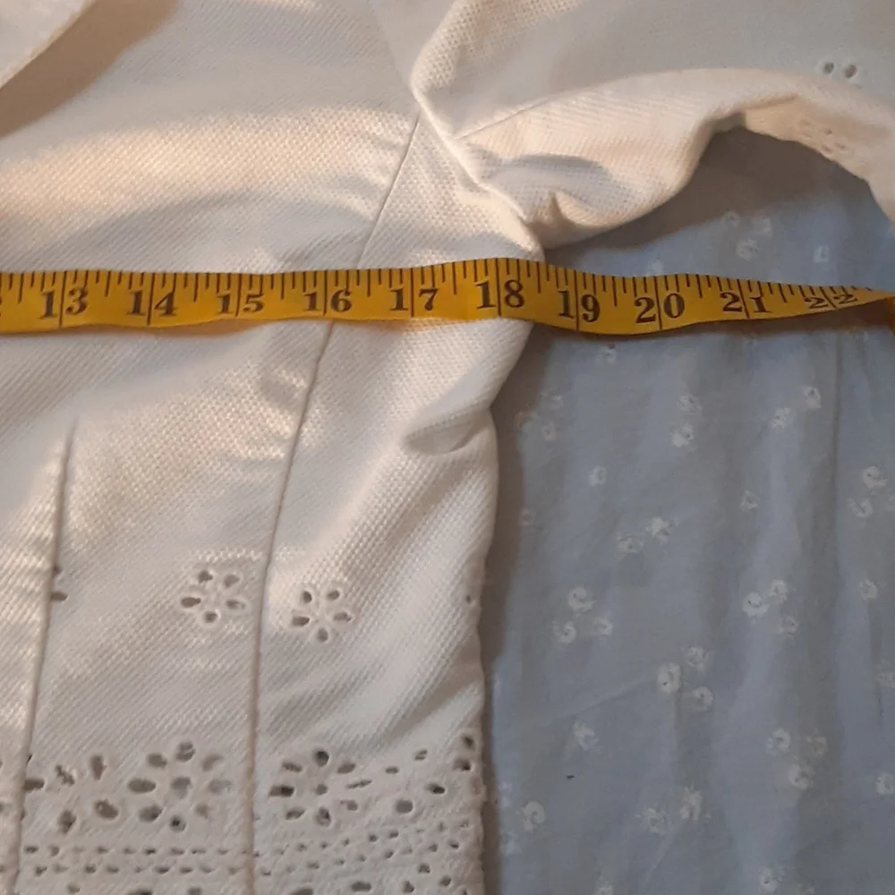 Ann Taylor White Eyelet Floral Cutout Blazer Jacket | Size 6 | Spring Chic - Picture 10 of 12